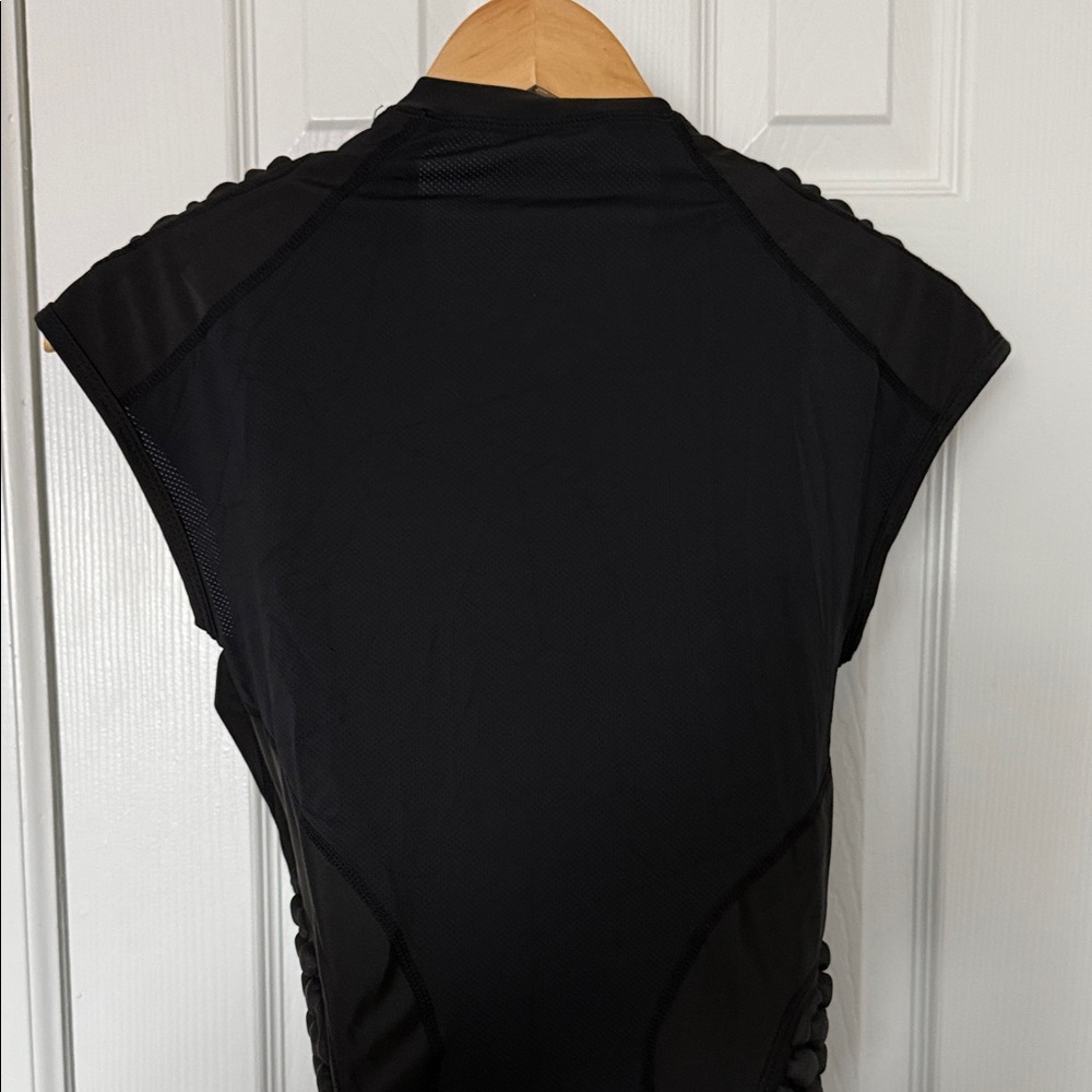 TUOYR Men’s Football Padded Shirt - Compression Adult Vest - Protective - Picture 11 of 16